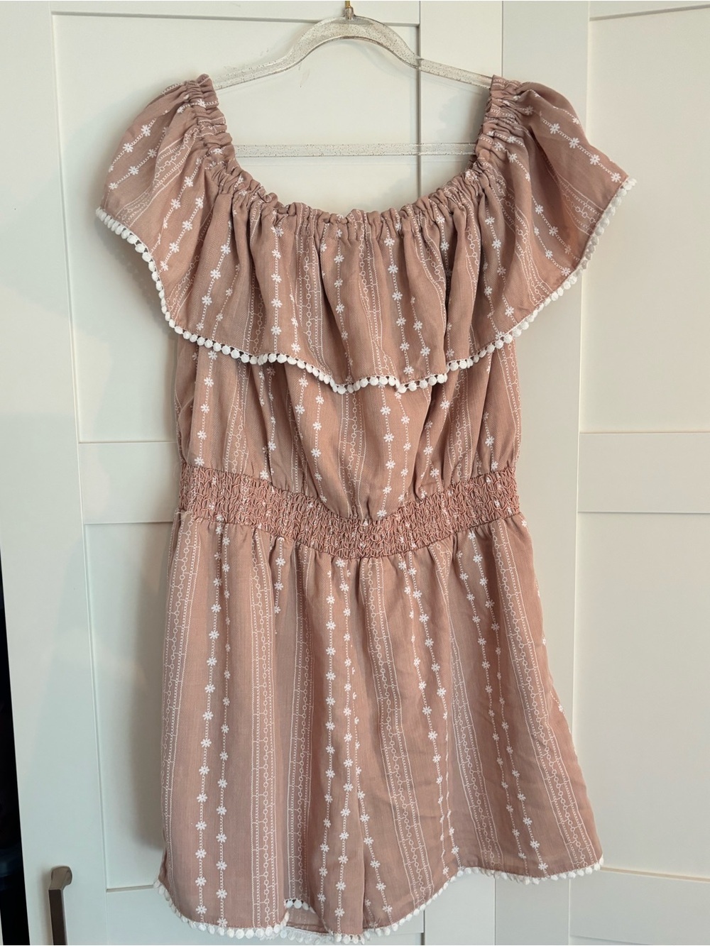 Pink Lily Beige and white Embroidered Ruffle romper size large summer casual
